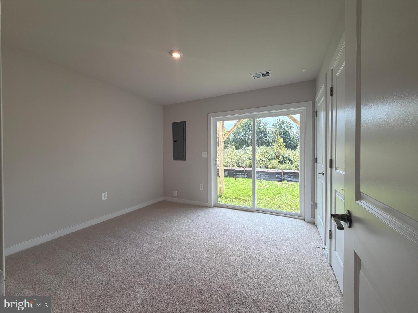 8889 Queensferry Rd Property Photo 21