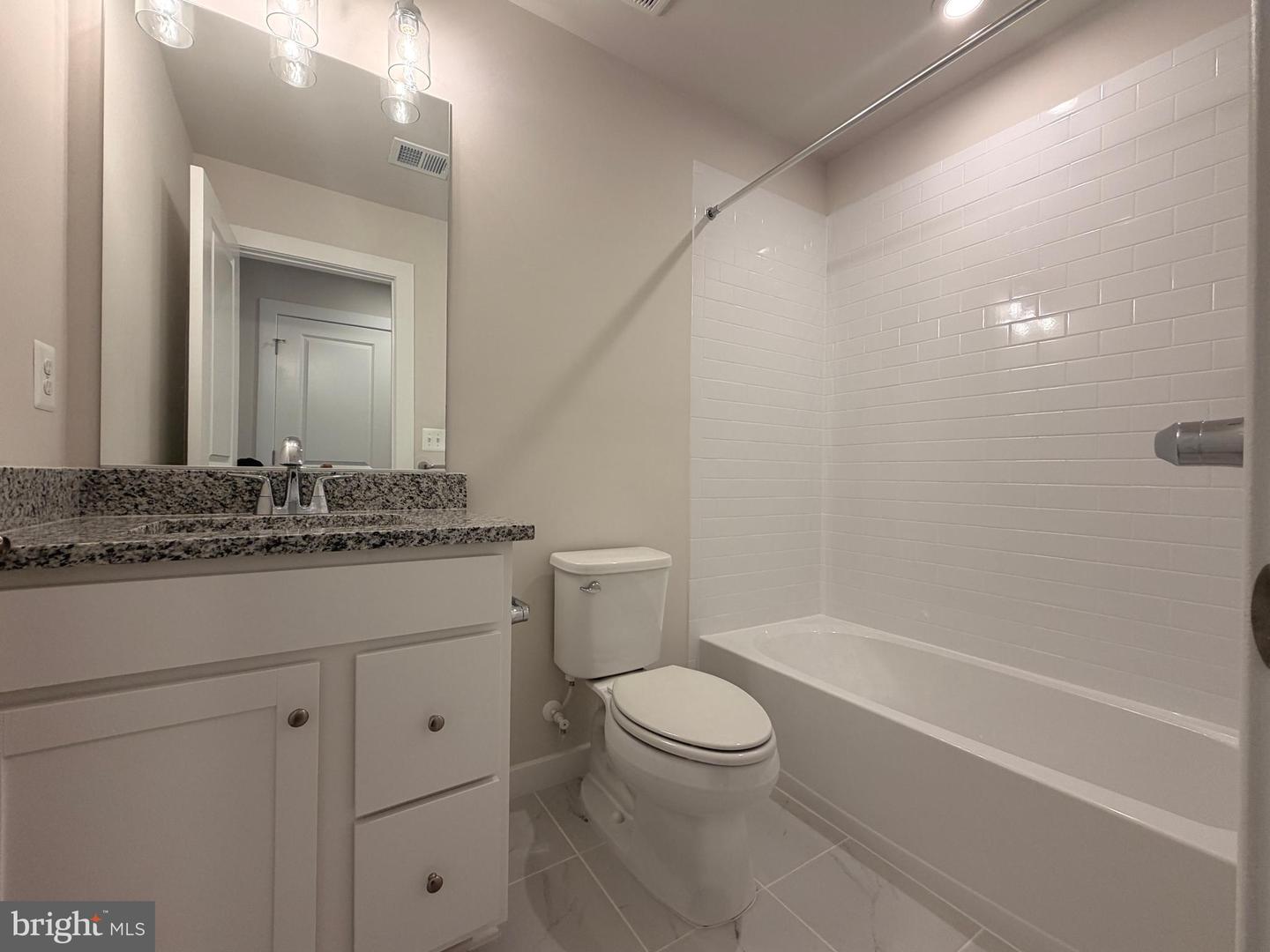 8889 Queensferry Rd Property Photo 22