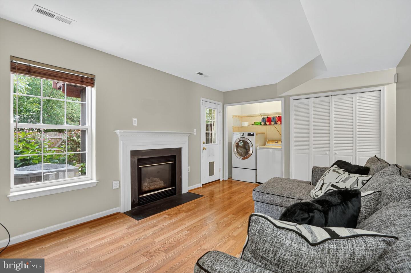 11082 Clovertree Ct Property Photo 6