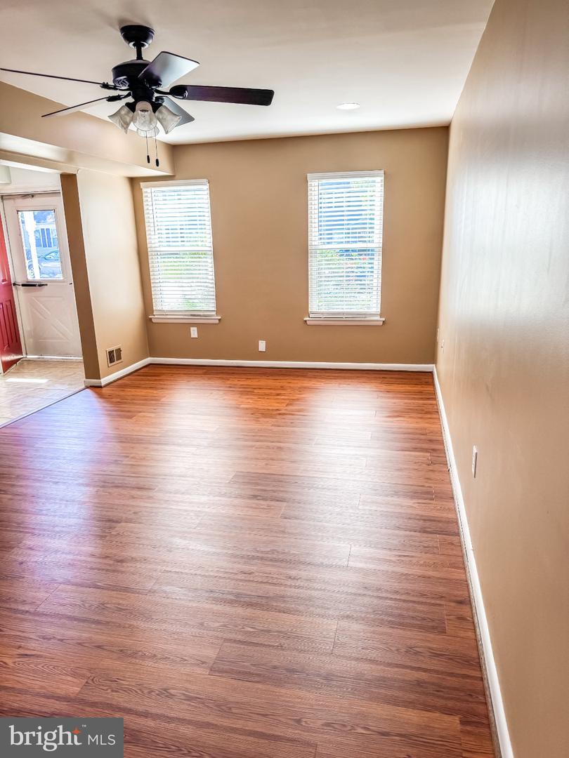 14353 Southgate Ct Property Photo 3