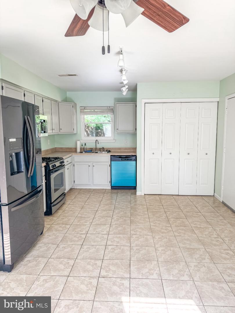 14353 Southgate Ct Property Photo 7