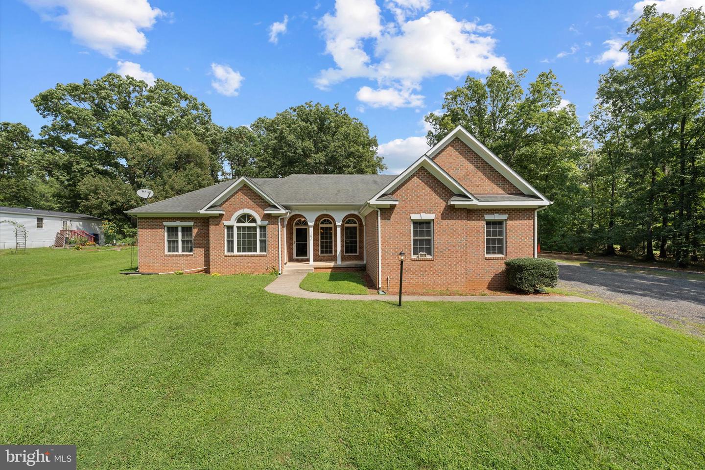 14855 Lee Hwy Property Photo 1
