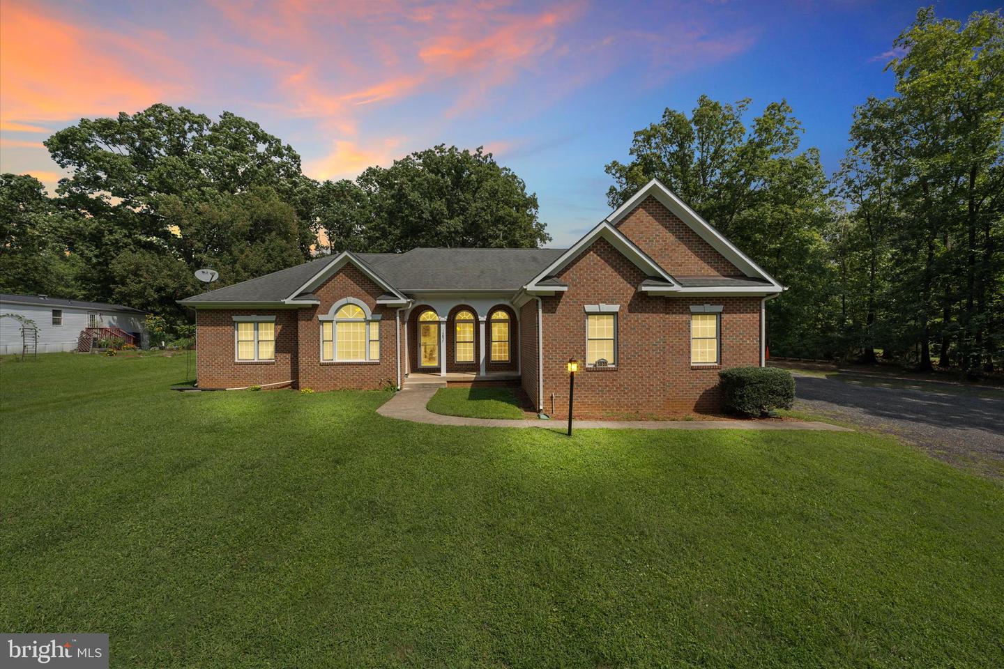 14855 Lee Hwy Property Photo 2
