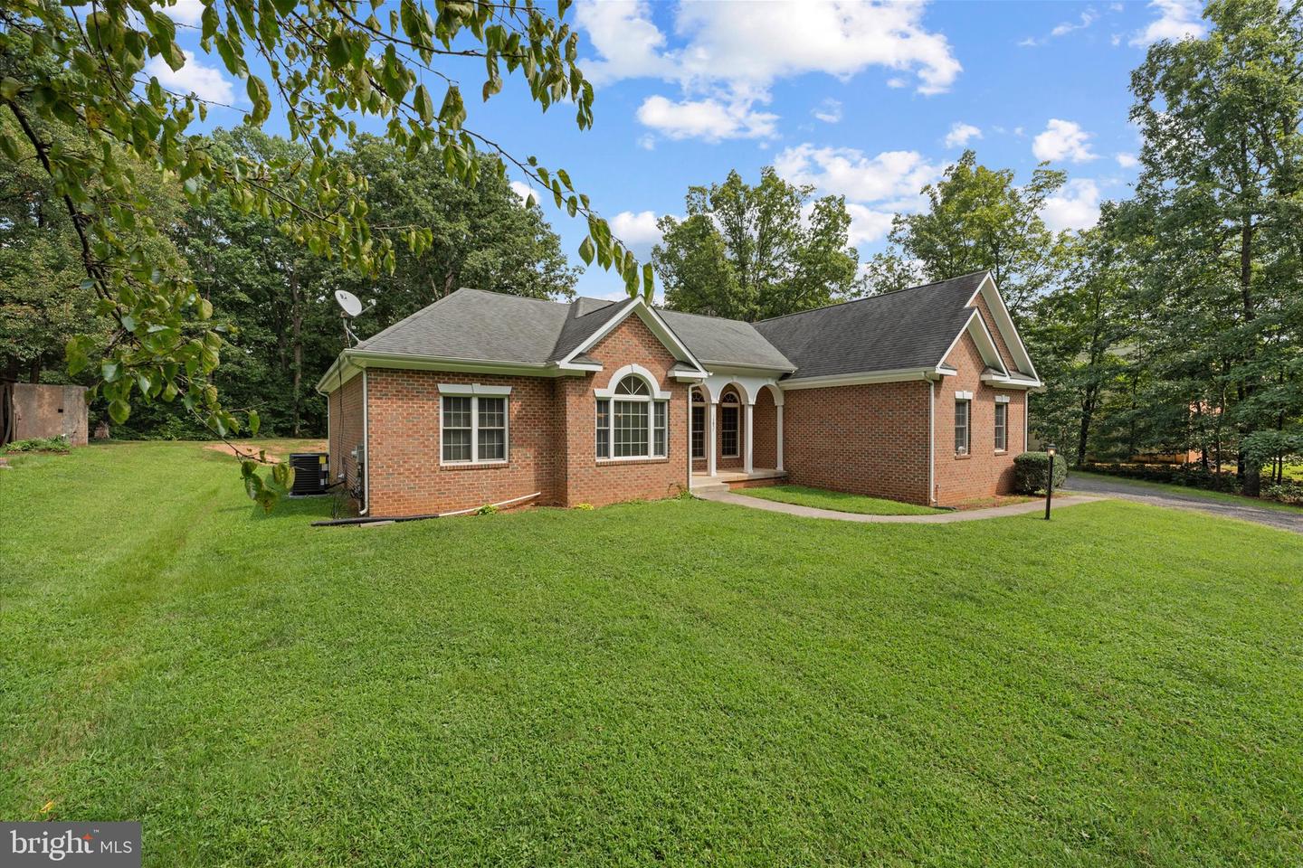 14855 Lee Hwy Property Photo 3