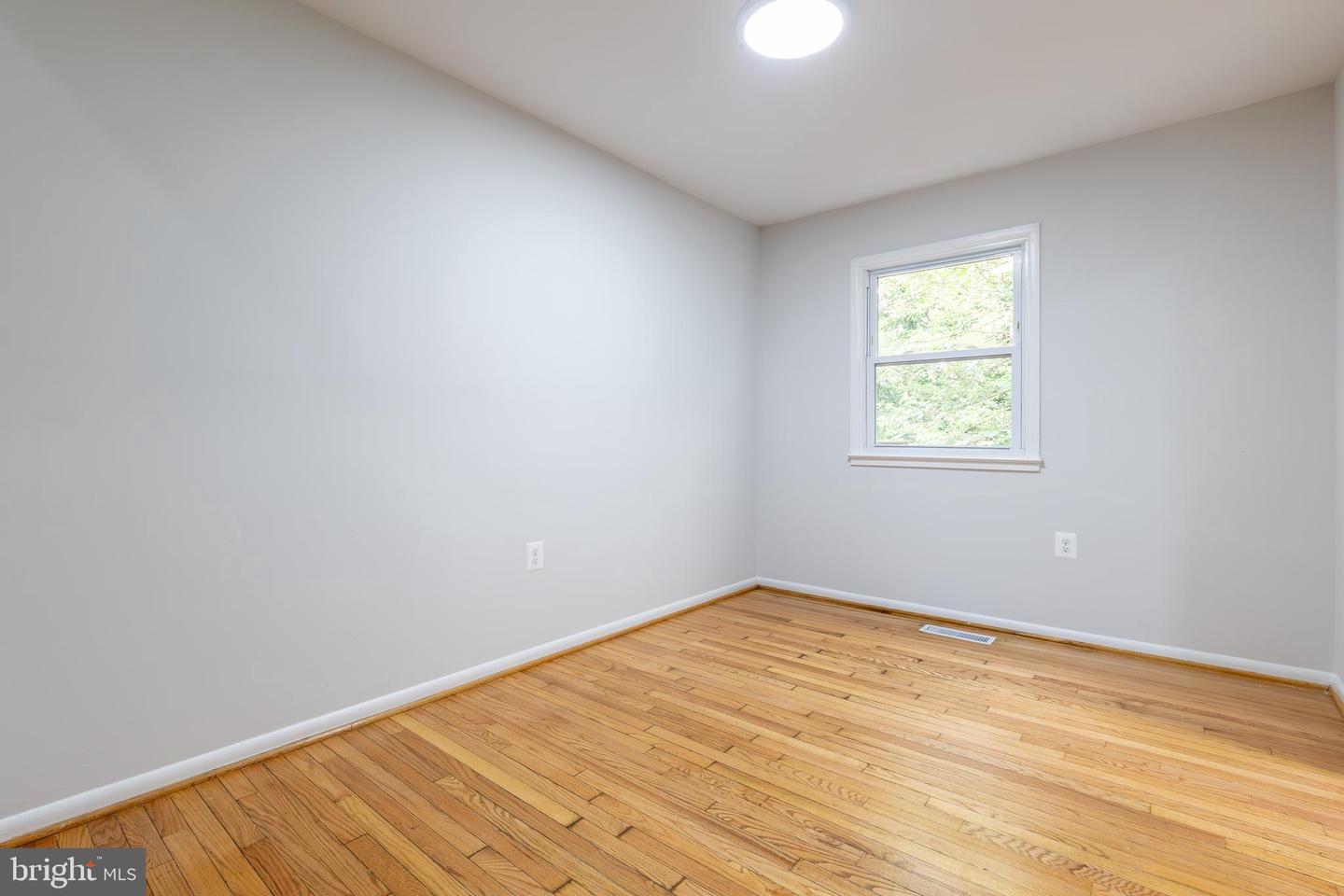 14585 Earlham Ct Property Photo 9