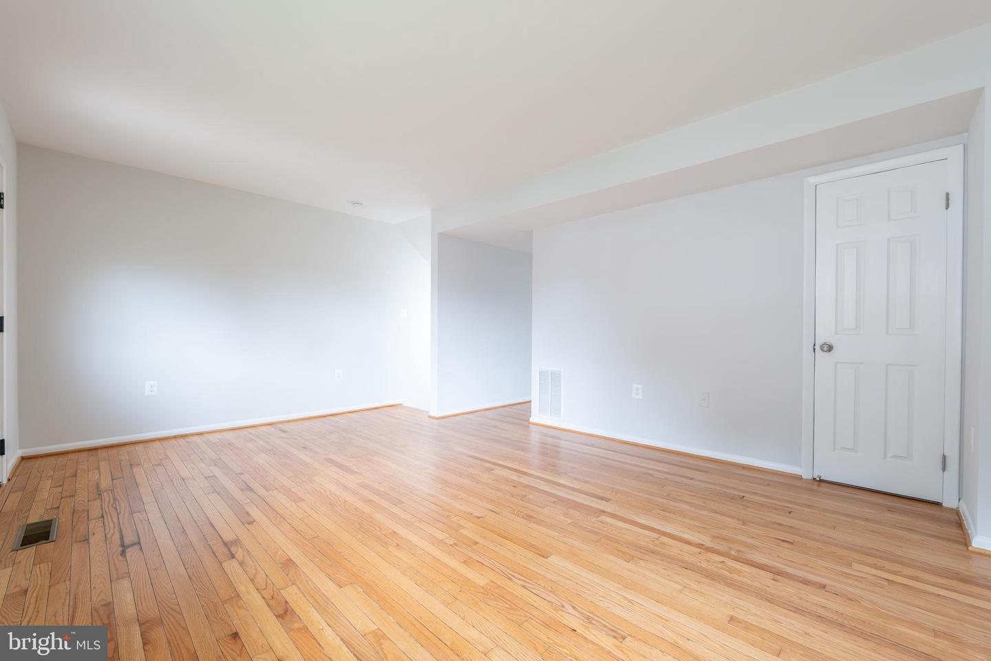 14585 Earlham Ct Property Photo 10