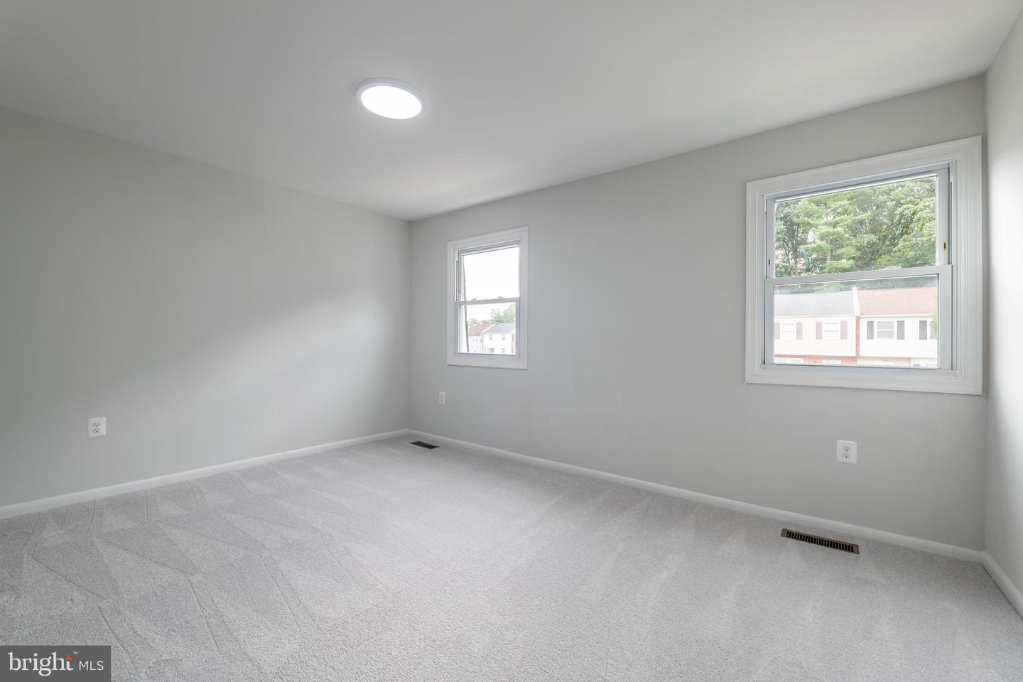 14585 Earlham Ct Property Photo 13