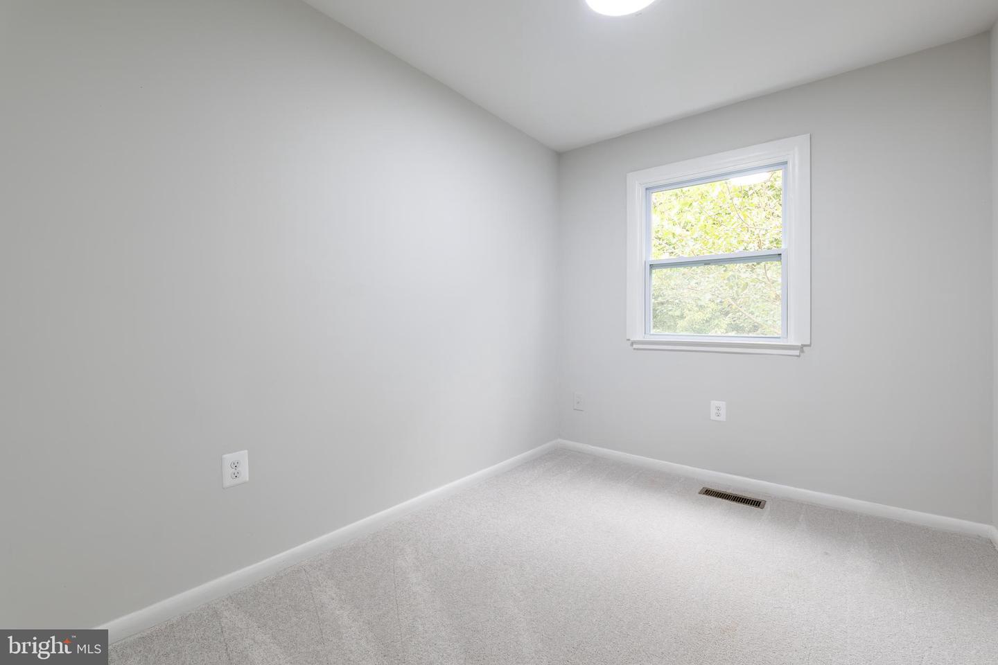14585 Earlham Ct Property Photo 16