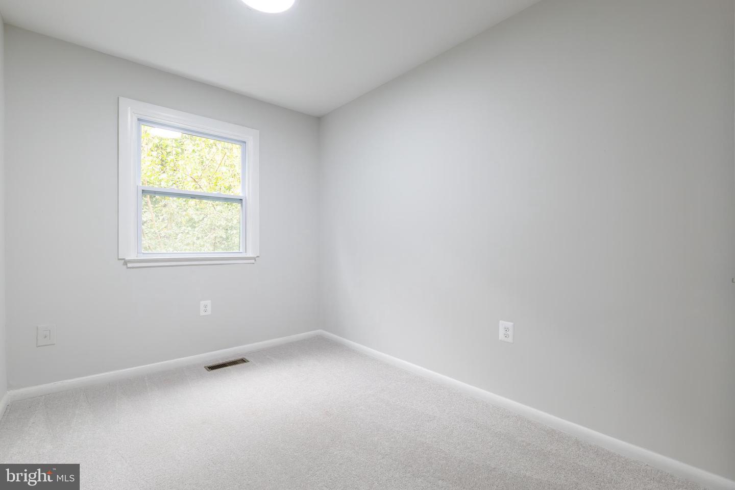 14585 Earlham Ct Property Photo 17