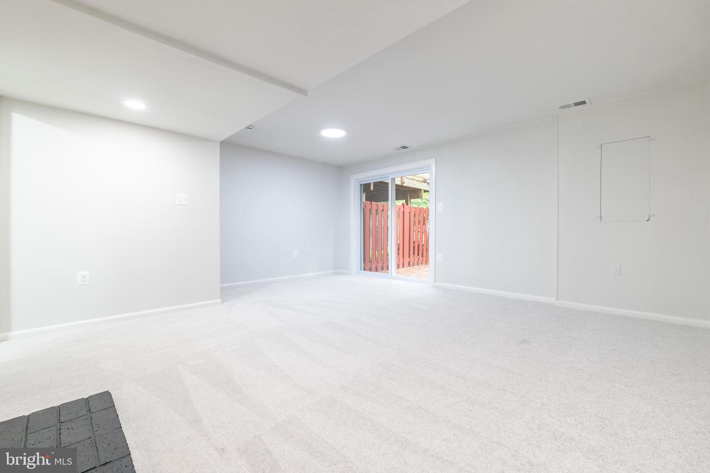 14585 Earlham Ct Property Photo 24