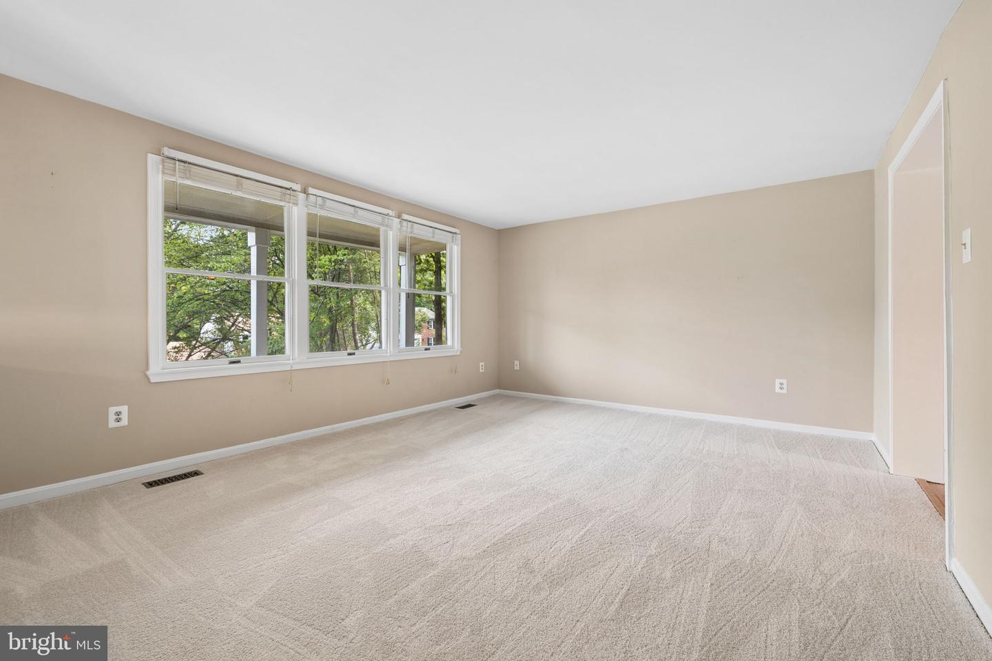 15922 Edgewood Dr Property Photo 3