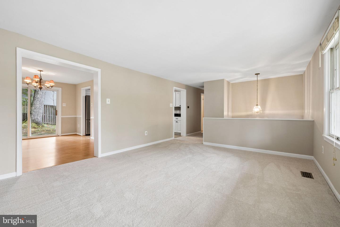 15922 Edgewood Dr Property Photo 4
