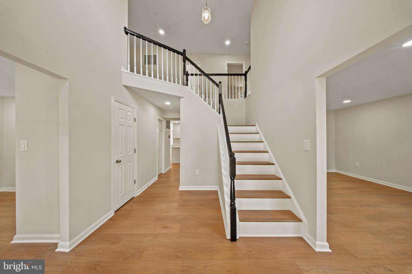 2038 Hanson Ln Property Photo 8