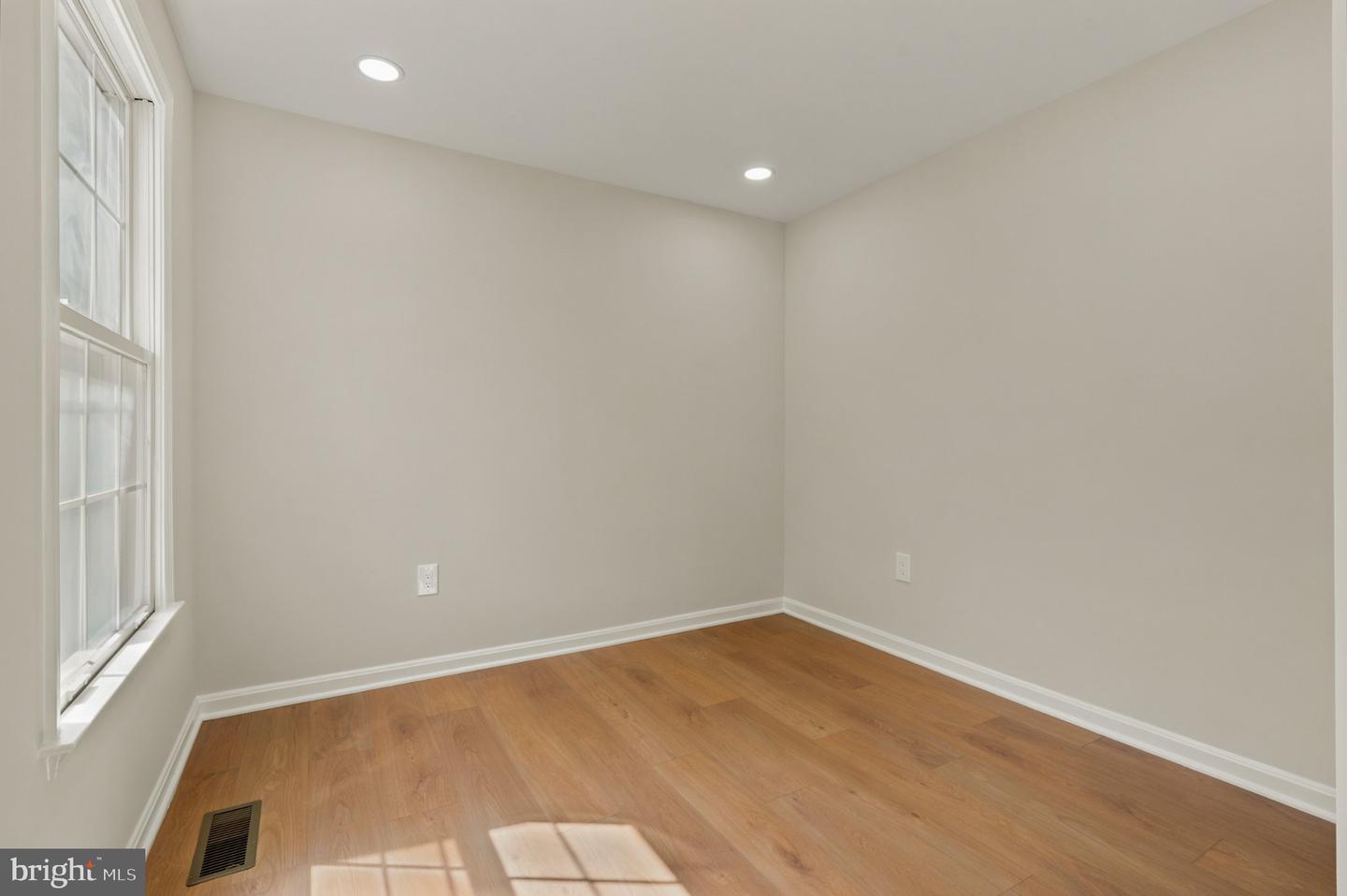 2038 Hanson Ln Property Photo 10