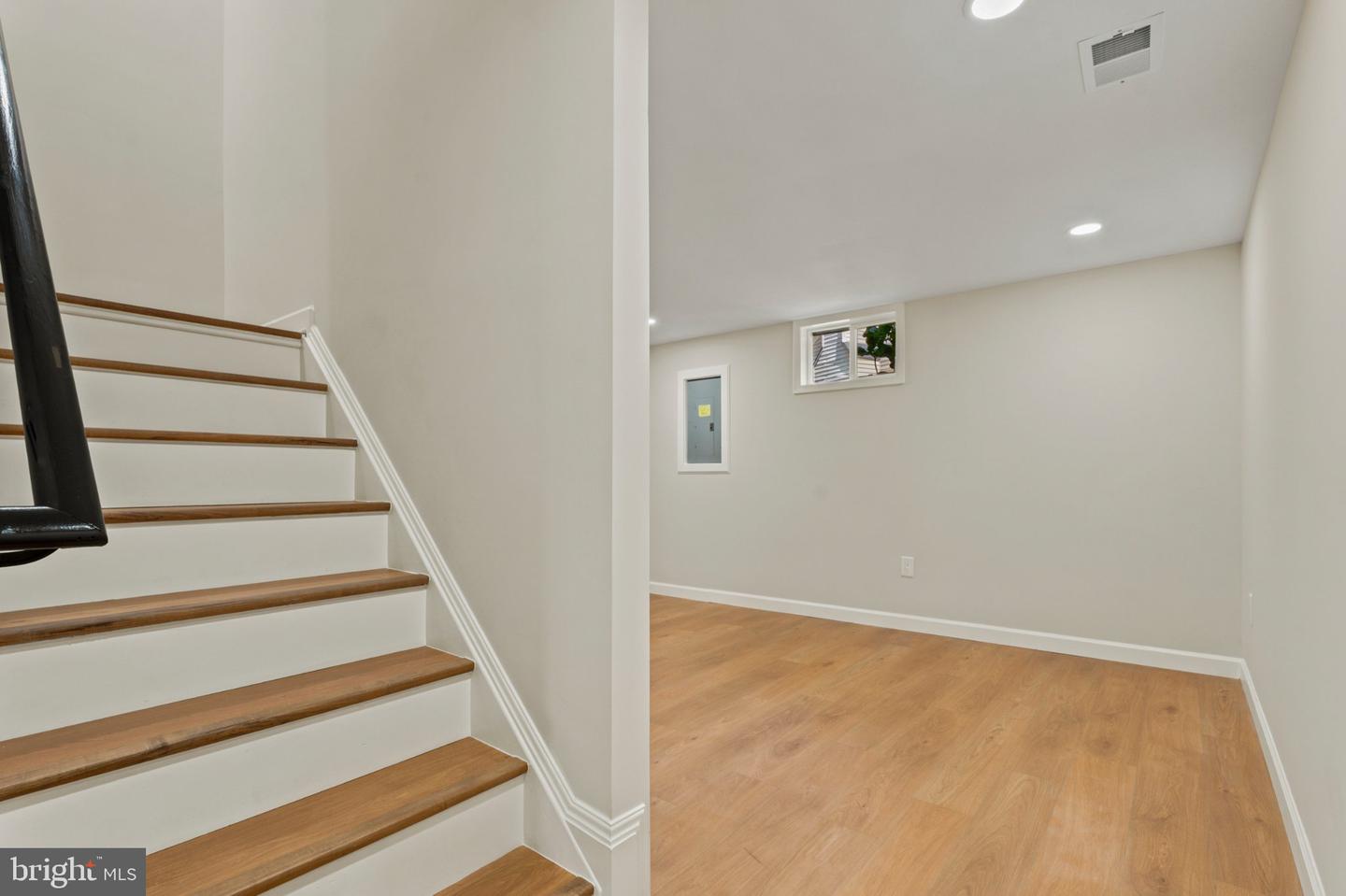 2038 Hanson Ln Property Photo 52
