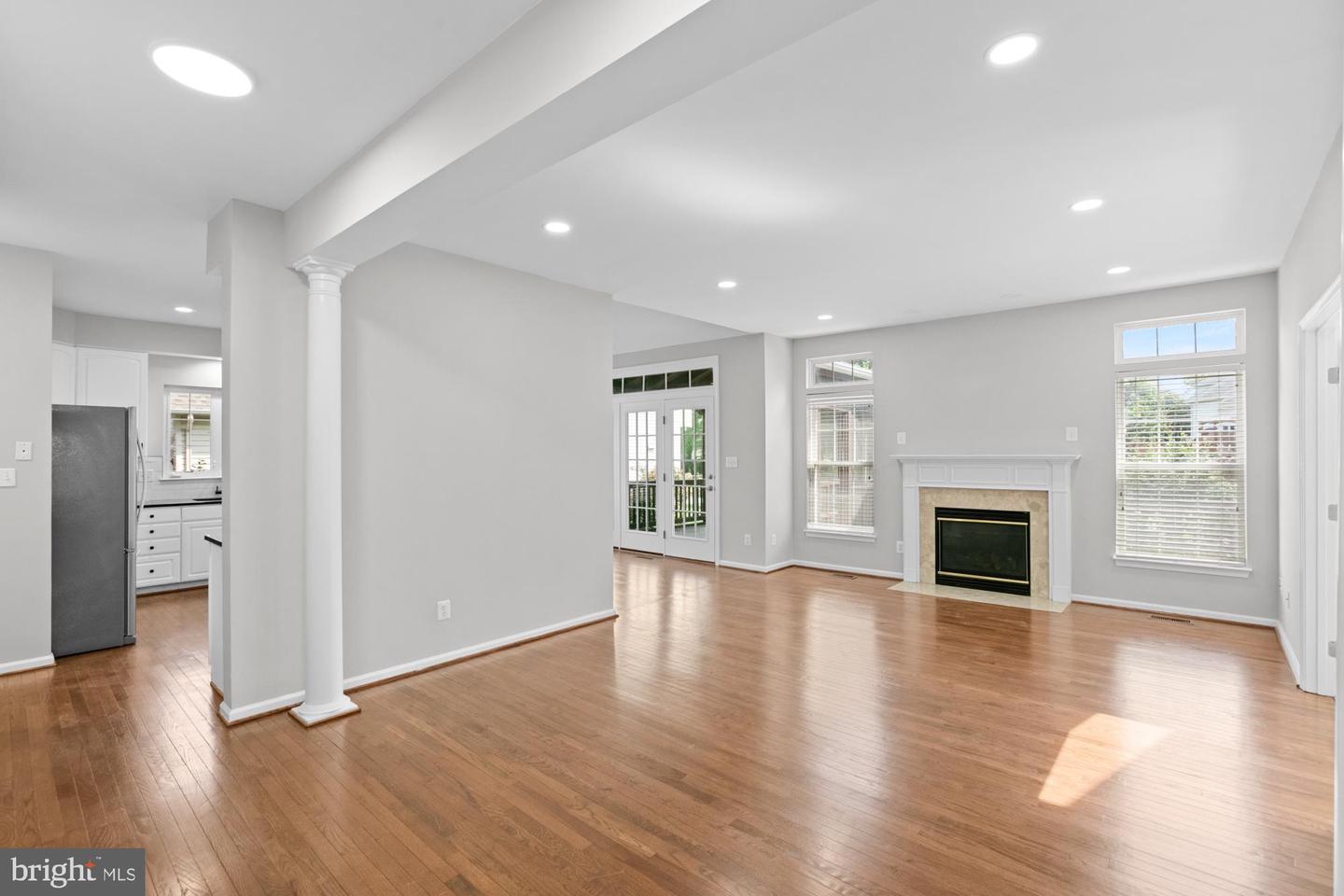 7651 Covewood Ct Property Photo 7