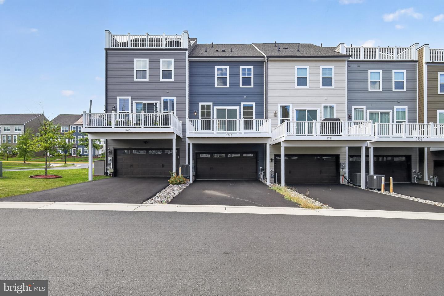 1743 Autumn Maple Leaf Dr Property Photo 2