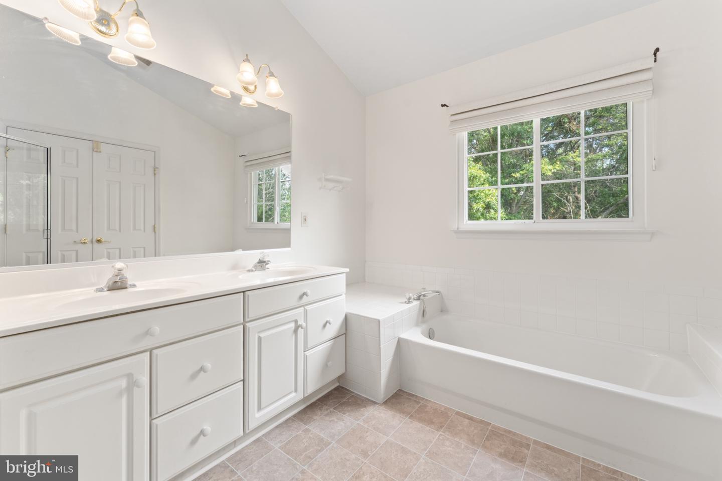 14036 Madrigal Dr Property Photo 33