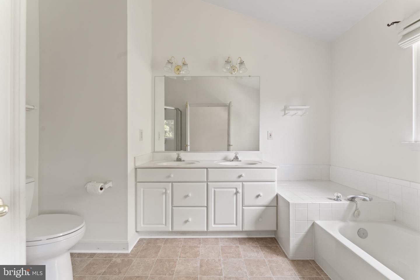 14036 Madrigal Dr Property Photo 35