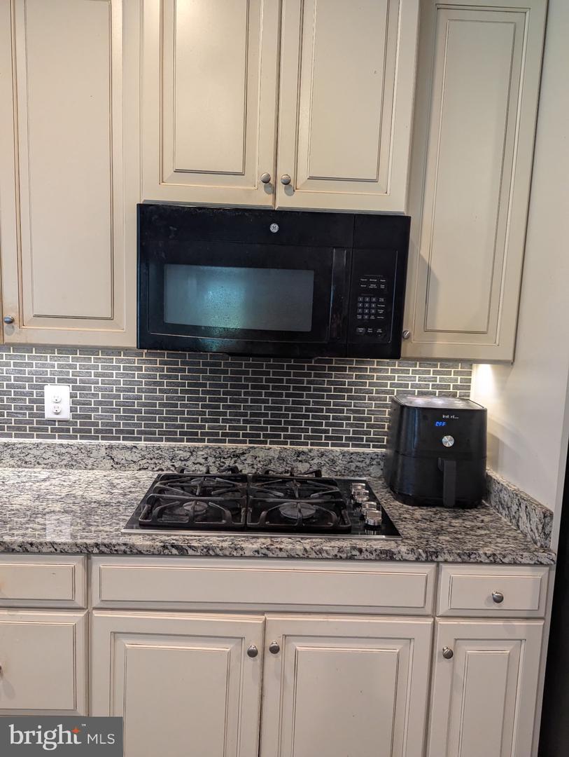5598 Websters Way Property Photo 4
