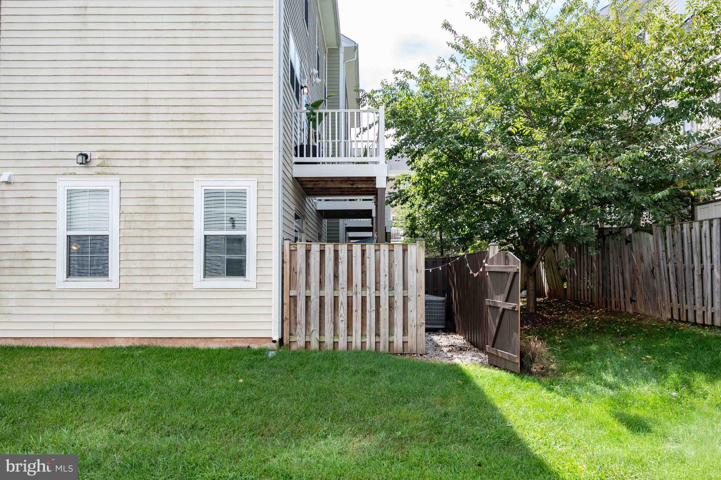 8114 Essex Grove Way Property Photo 4