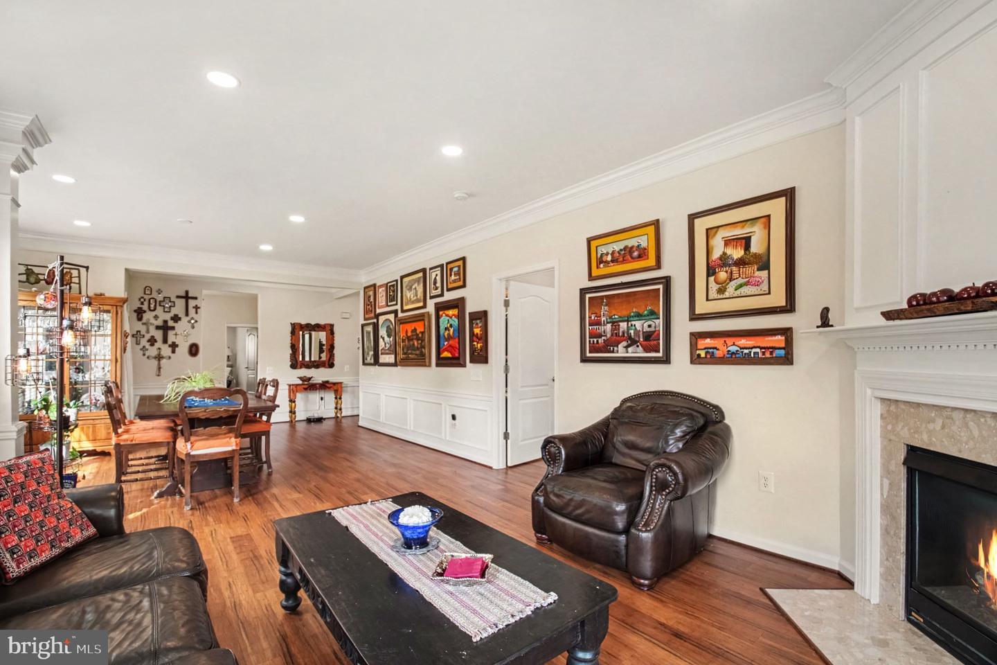 12247 Seaford Ct Property Photo 6