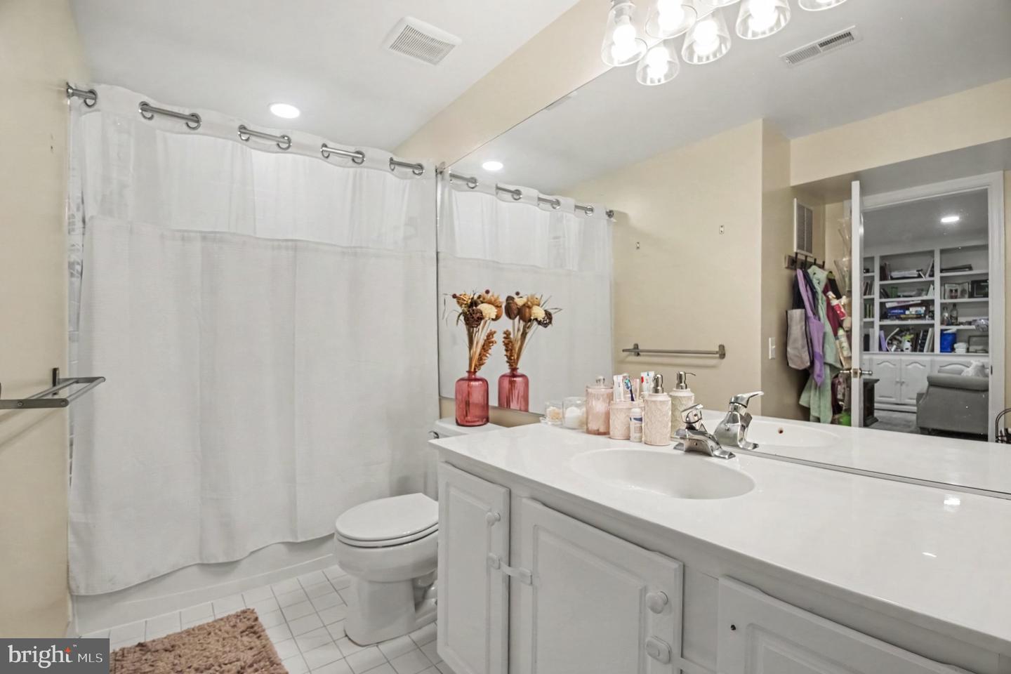 12247 Seaford Ct Property Photo 14