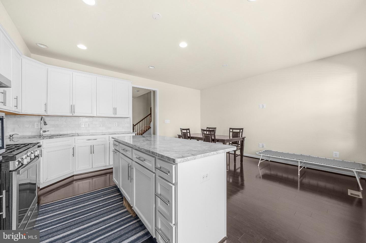 15993 Marsh Pl Property Photo 9