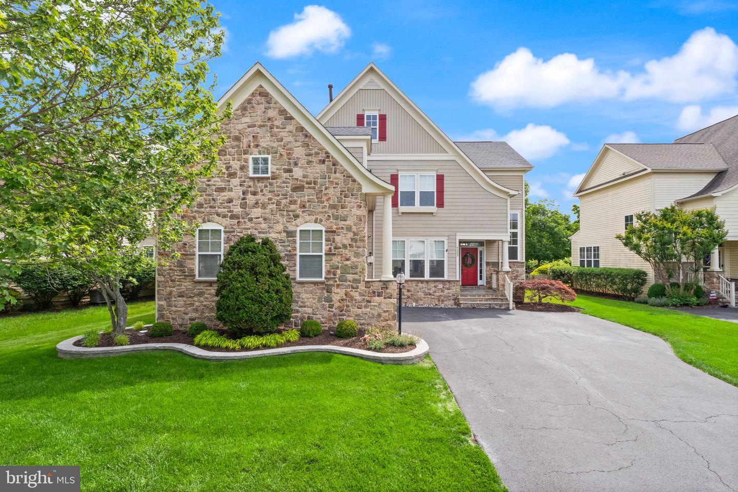 9233 Falling Water Dr Property Photo 1