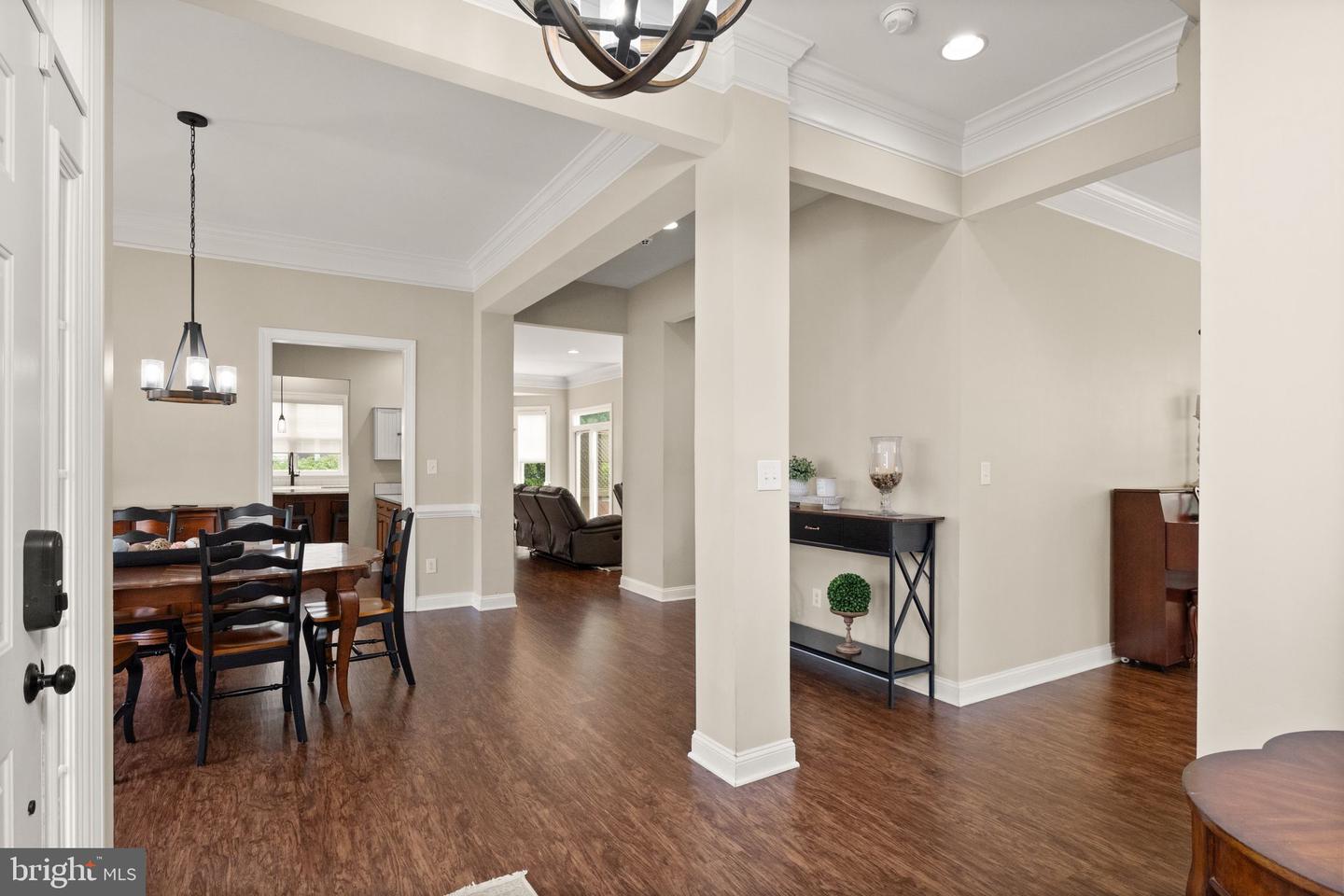 9233 Falling Water Dr Property Photo 6