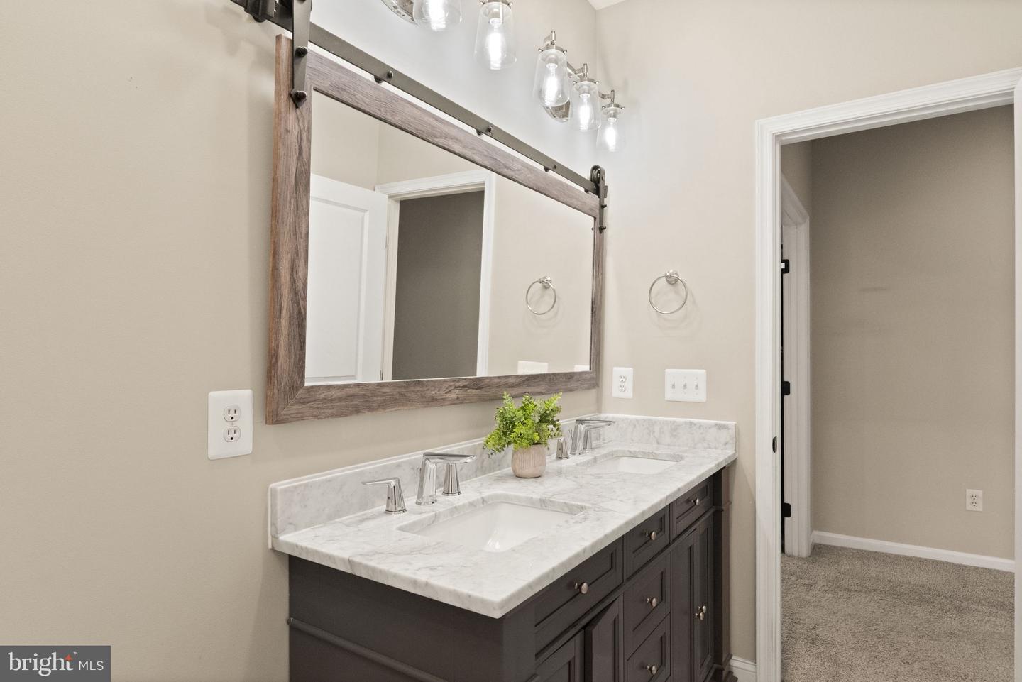 9233 Falling Water Dr Property Photo 37