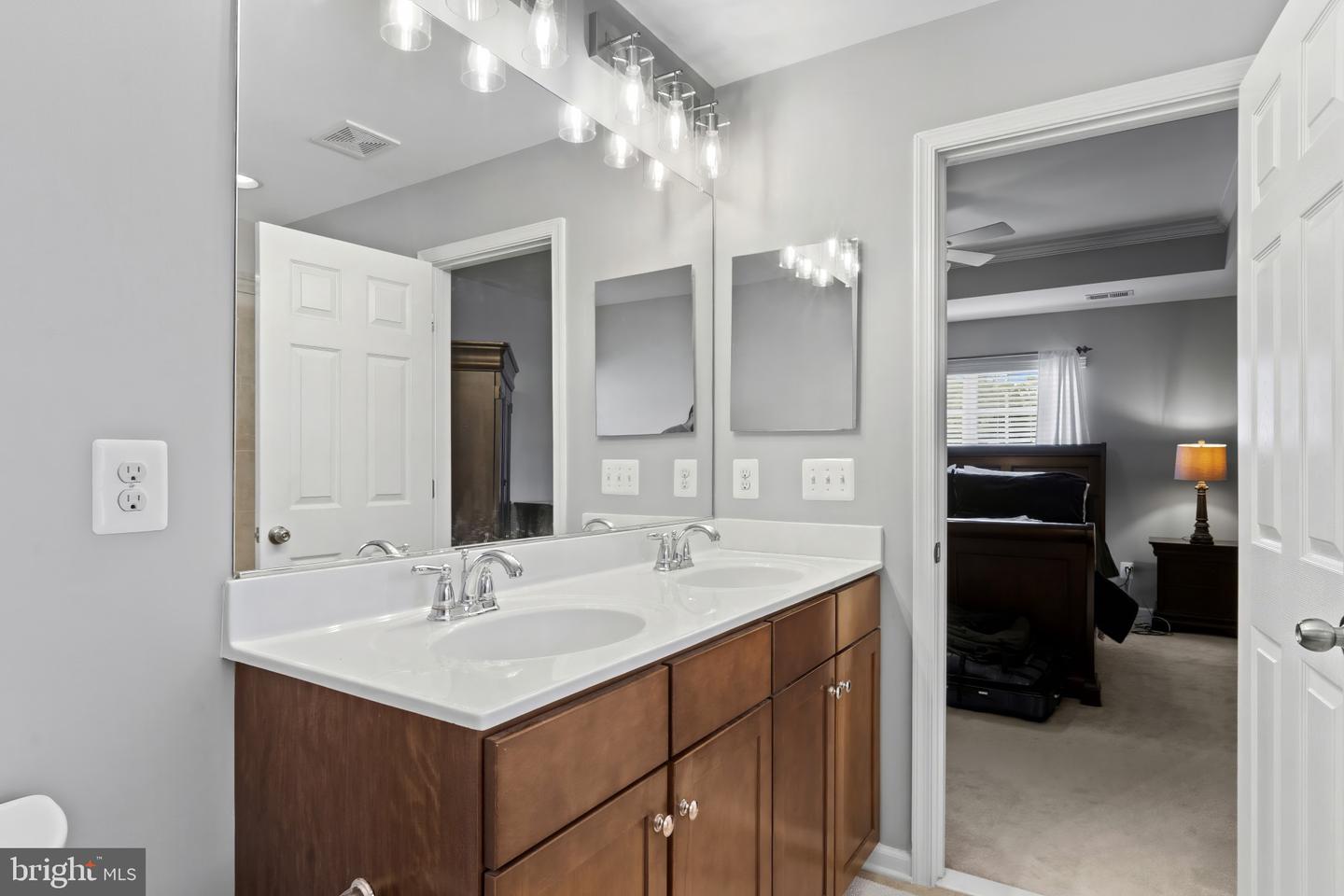 VAPW2129116 Property Photo 15