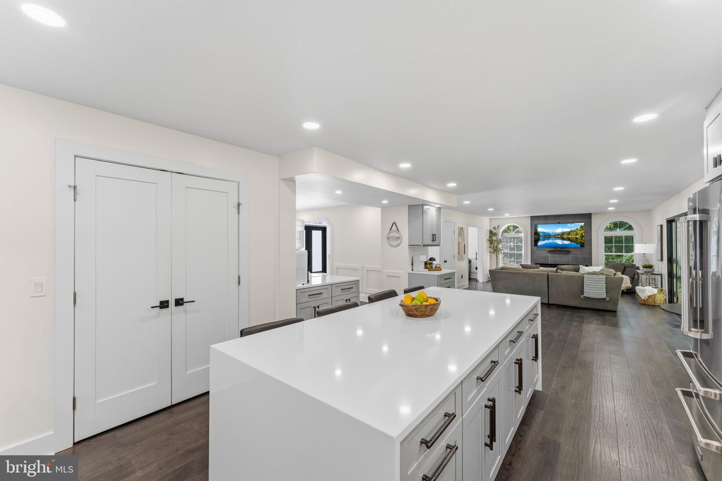 6658 Fox Den Rd Property Photo 13