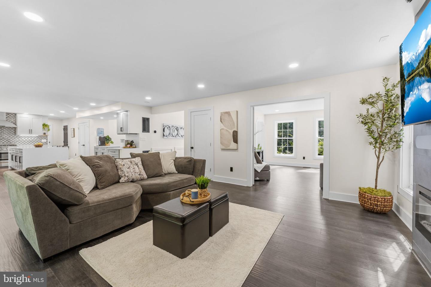 6658 Fox Den Rd Property Photo 18