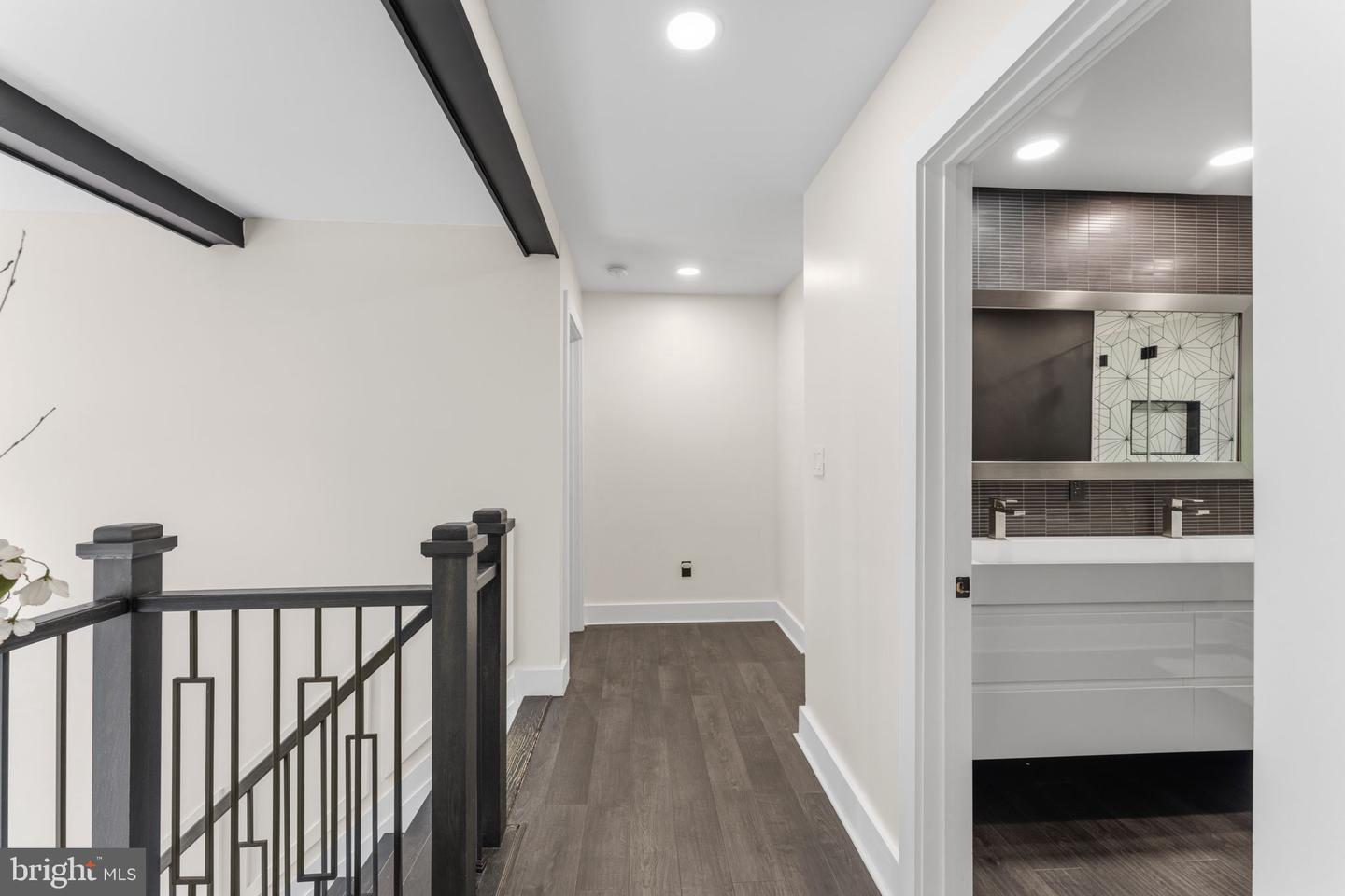 6658 Fox Den Rd Property Photo 23
