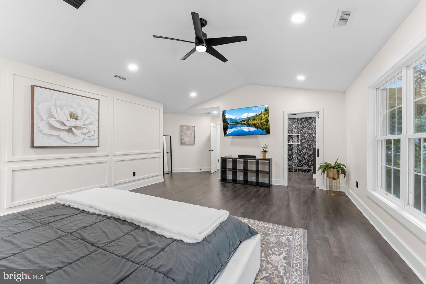 6658 Fox Den Rd Property Photo 25
