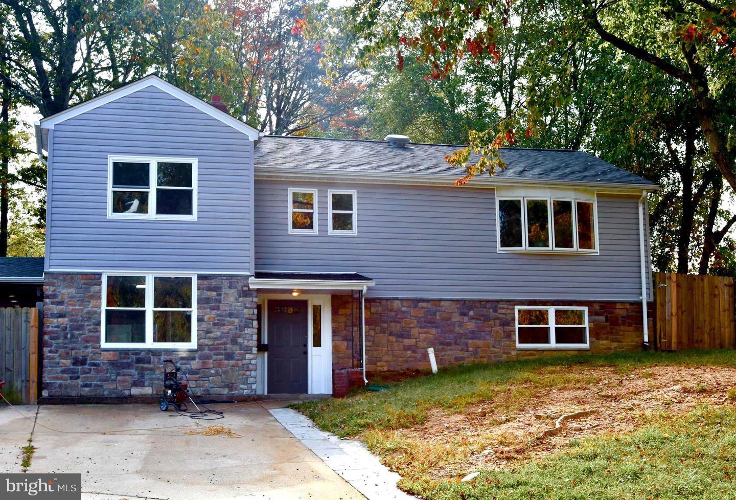 1919 Willow Ln Property Photo 1