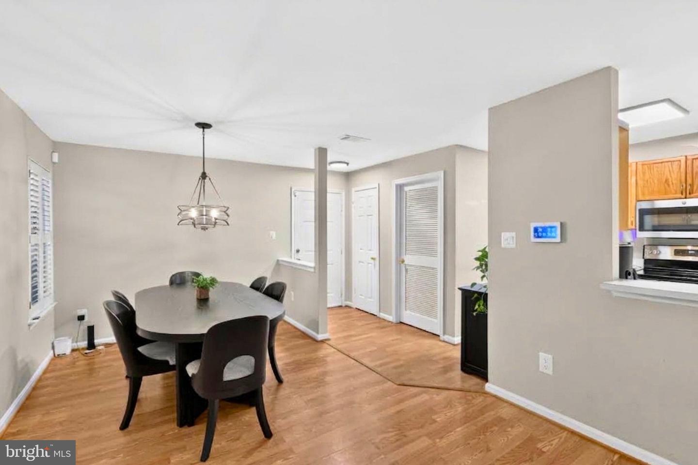 10925 Postern Ct Property Photo 4