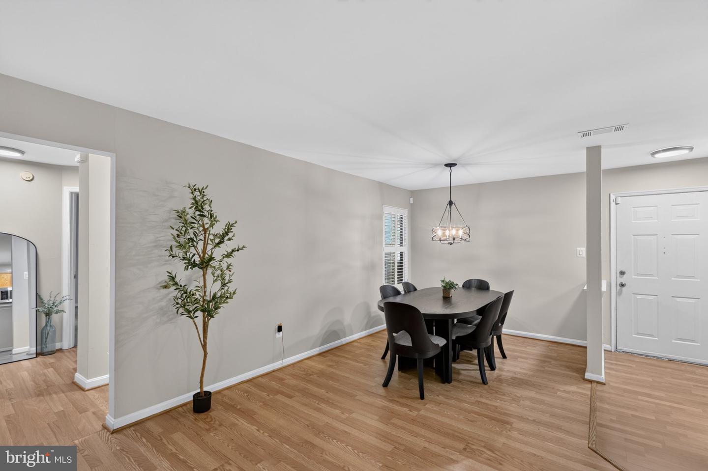 10925 Postern Ct Property Photo 5