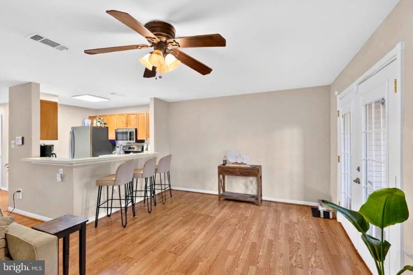 10925 Postern Ct Property Photo 6