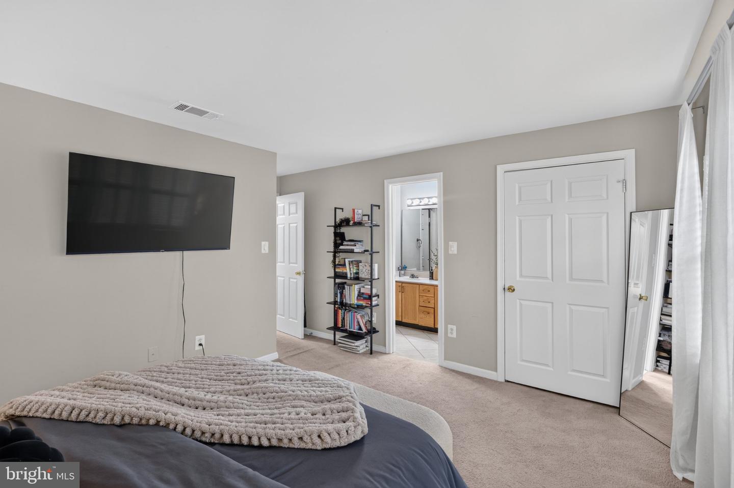 10925 Postern Ct Property Photo 9