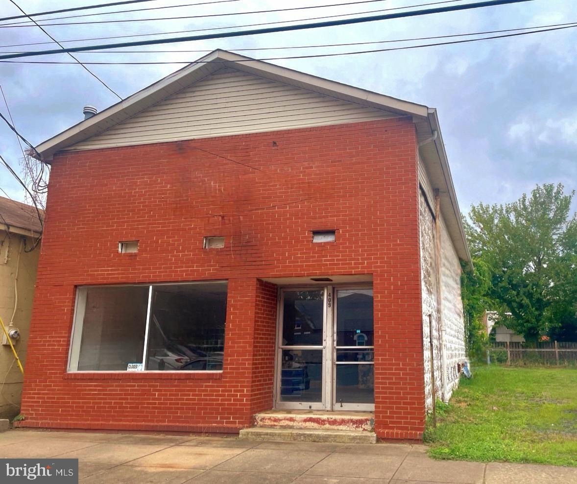 409 BROADWAY ST