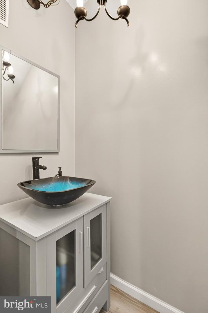 12415 Selkirk Cir Property Photo 17