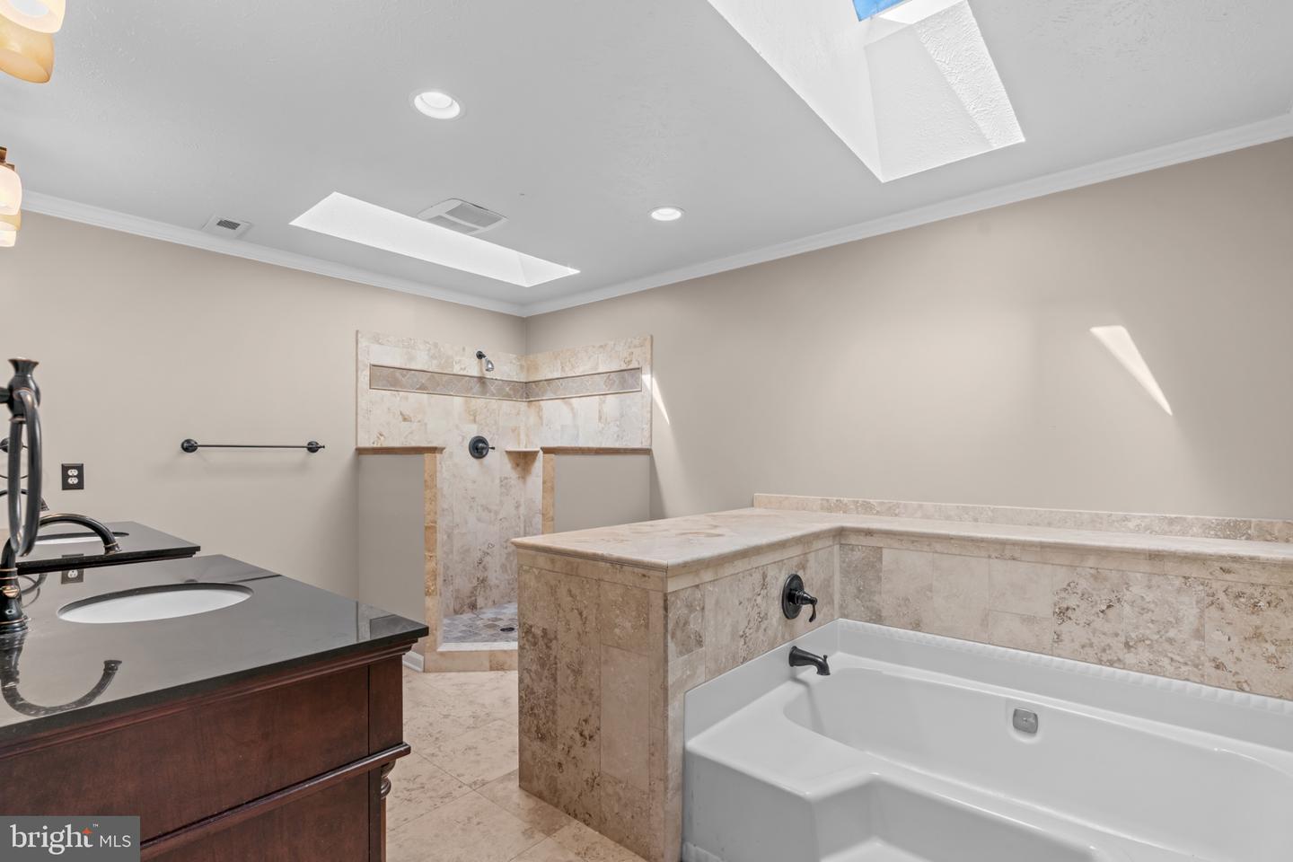 7492 Devon Ln Property Photo 34