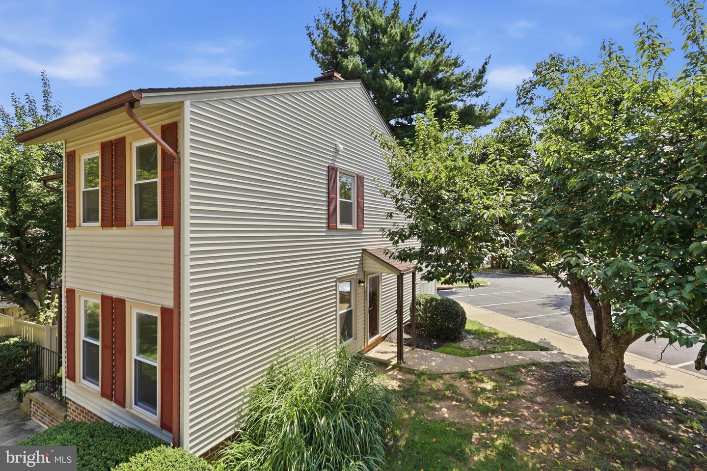 2825 Chablis Cir Property Photo 2
