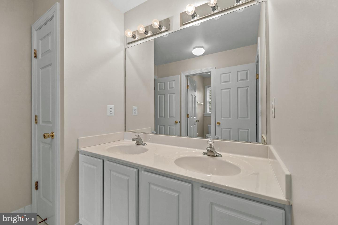 10037 Esteppe Dr Property Photo 46