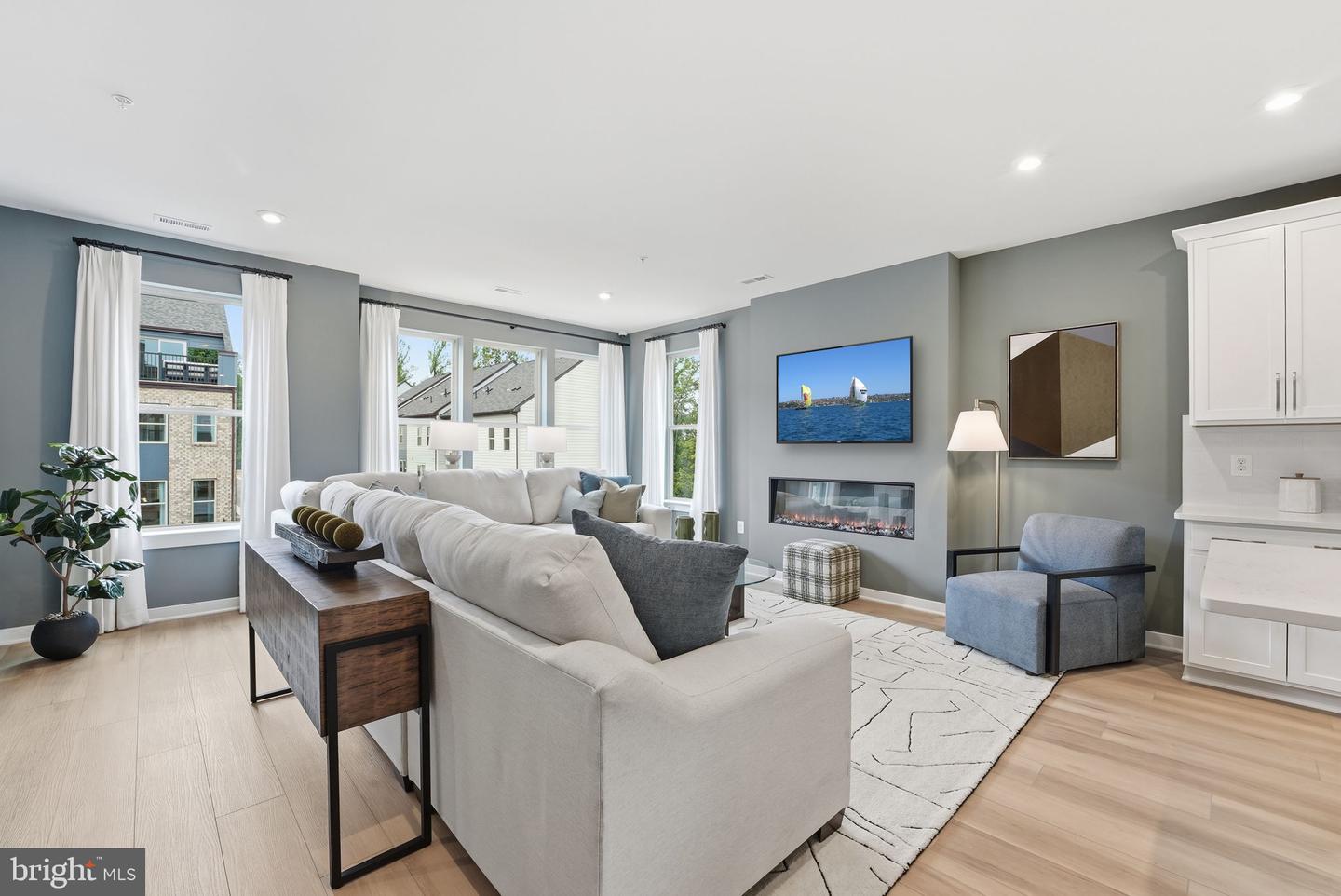 14037 Onyx St Property Photo 9