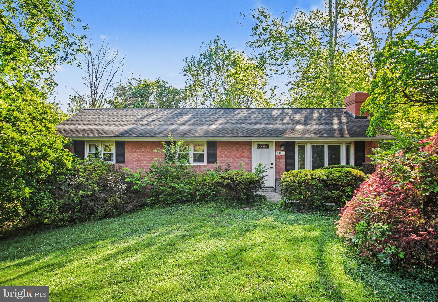 7409 Lake Dr Property Photo 1