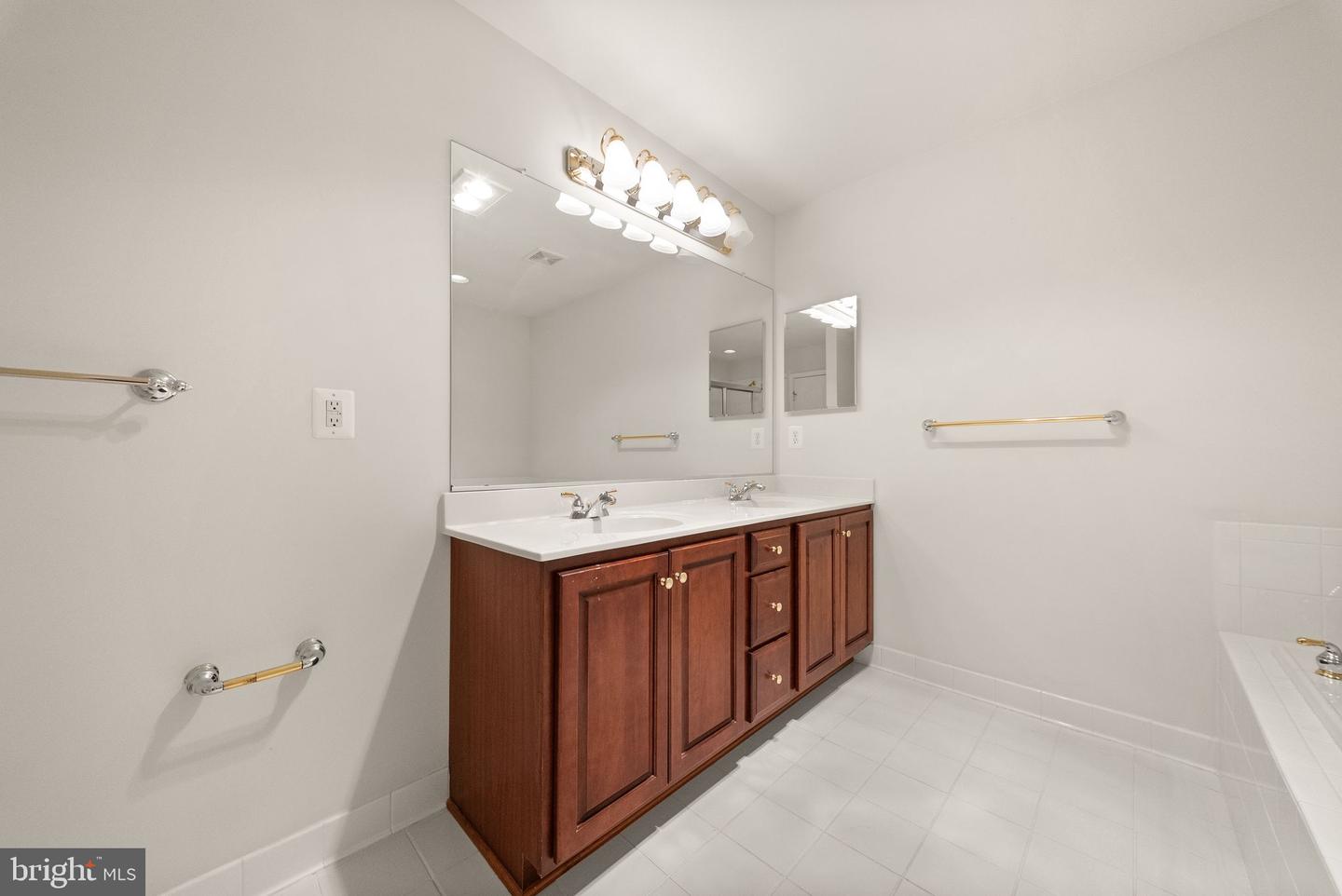 5976 Piney Grove Way Property Photo 32
