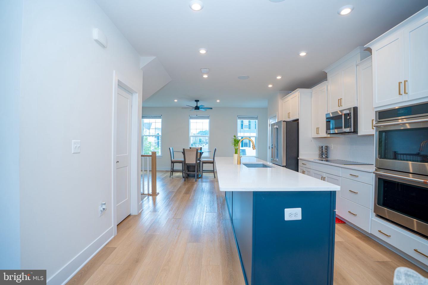 8790 Kensington Church St Property Photo 11